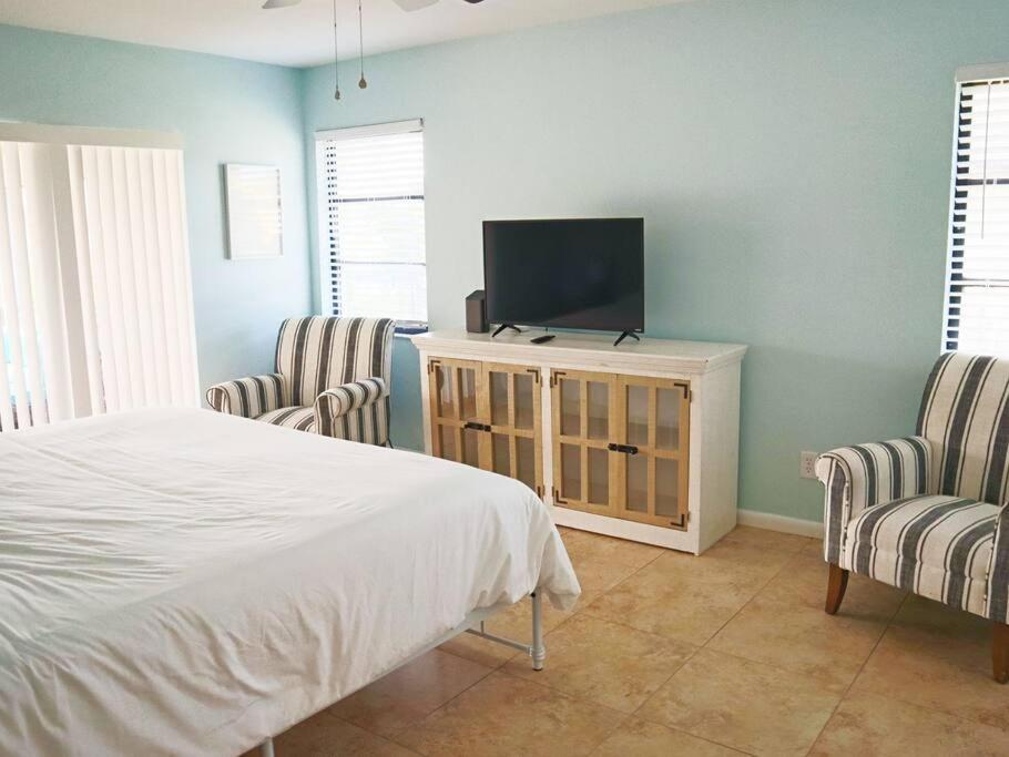 Cozy Retreat, Heated Pool, Water Canal, Bikes,3 Bedroom Cape Coral Exterior foto
